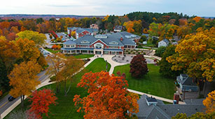 ˮƵ College campus in fall